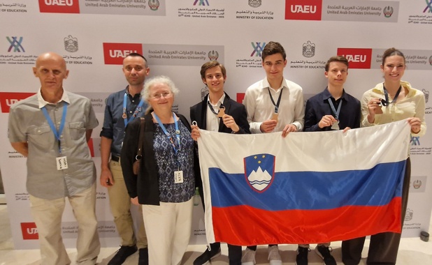 Slika dogodka: Bronasti medalji za Vida Kodriča in Tiso Lombar na Mednarodni kemijski olimpijadi