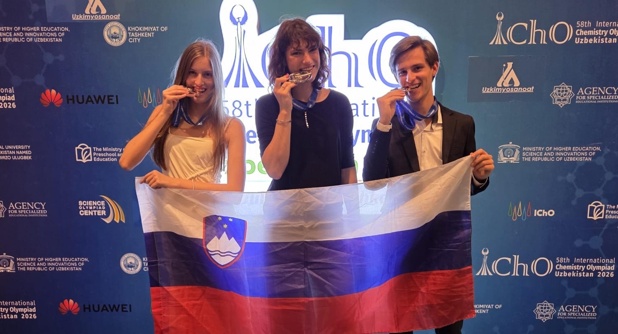 Slika dogodka: Srebrna medalja za Tiso Lombar ter bronasti medalji za Vida Kodriča in Leo Hrvatin na Mednarodni kemijski olimpijadi